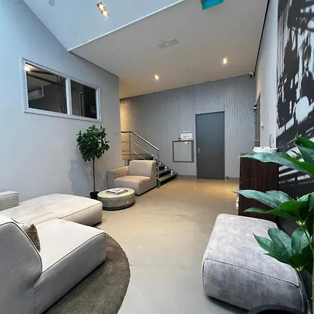 Charming And , With Ac & Wifi بيت ضيافة أوس